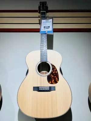 Store Special Product - Larrivee - OM40RW
